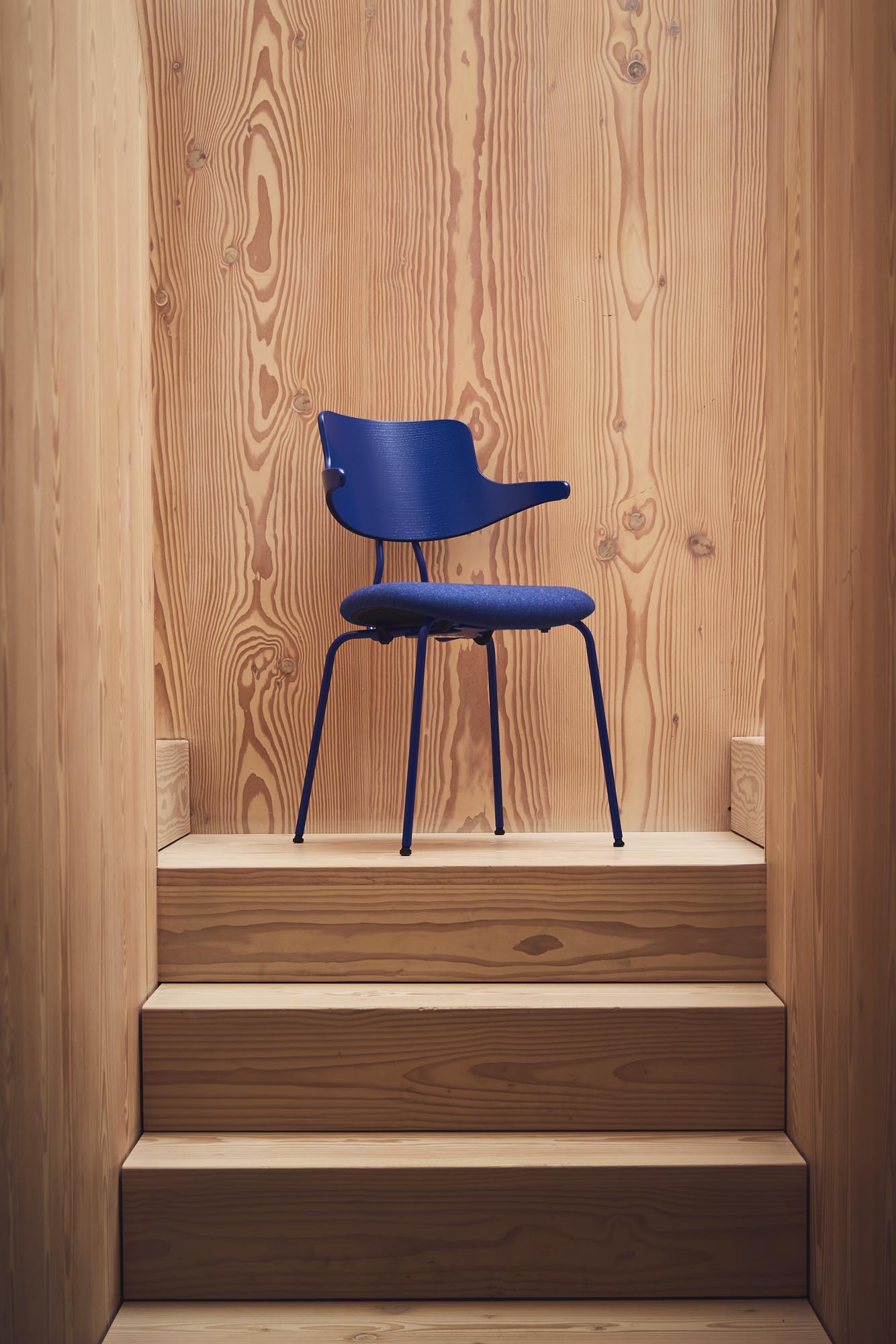 vermund vl118 meeting room chair modern blue frame blue back blue