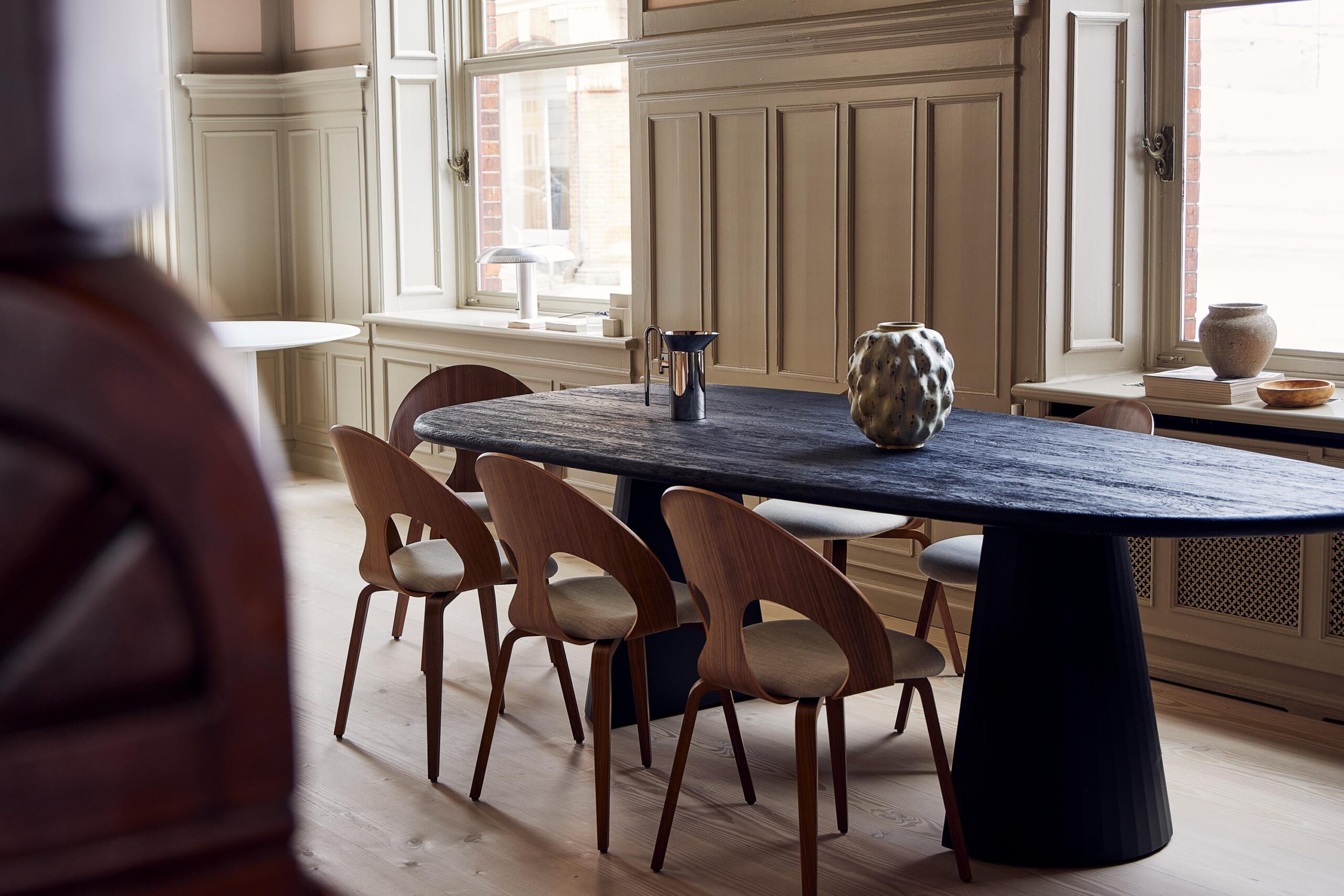 vermund vl1100 meeting room chair classic walnut back grey textile seat 1 scaled