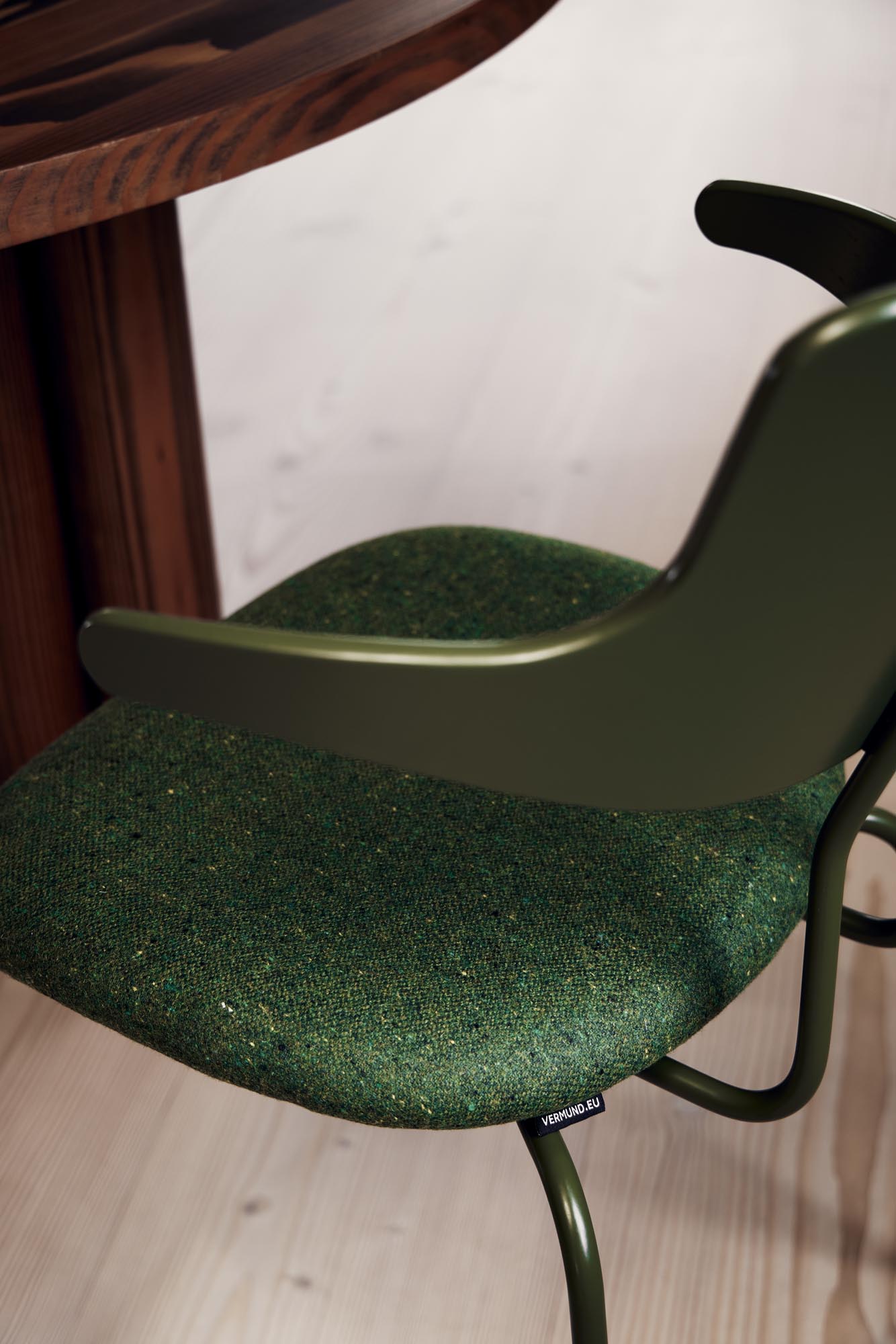 vermund vl118 meeting room chair modern green frame green back green dotty textile 2 2
