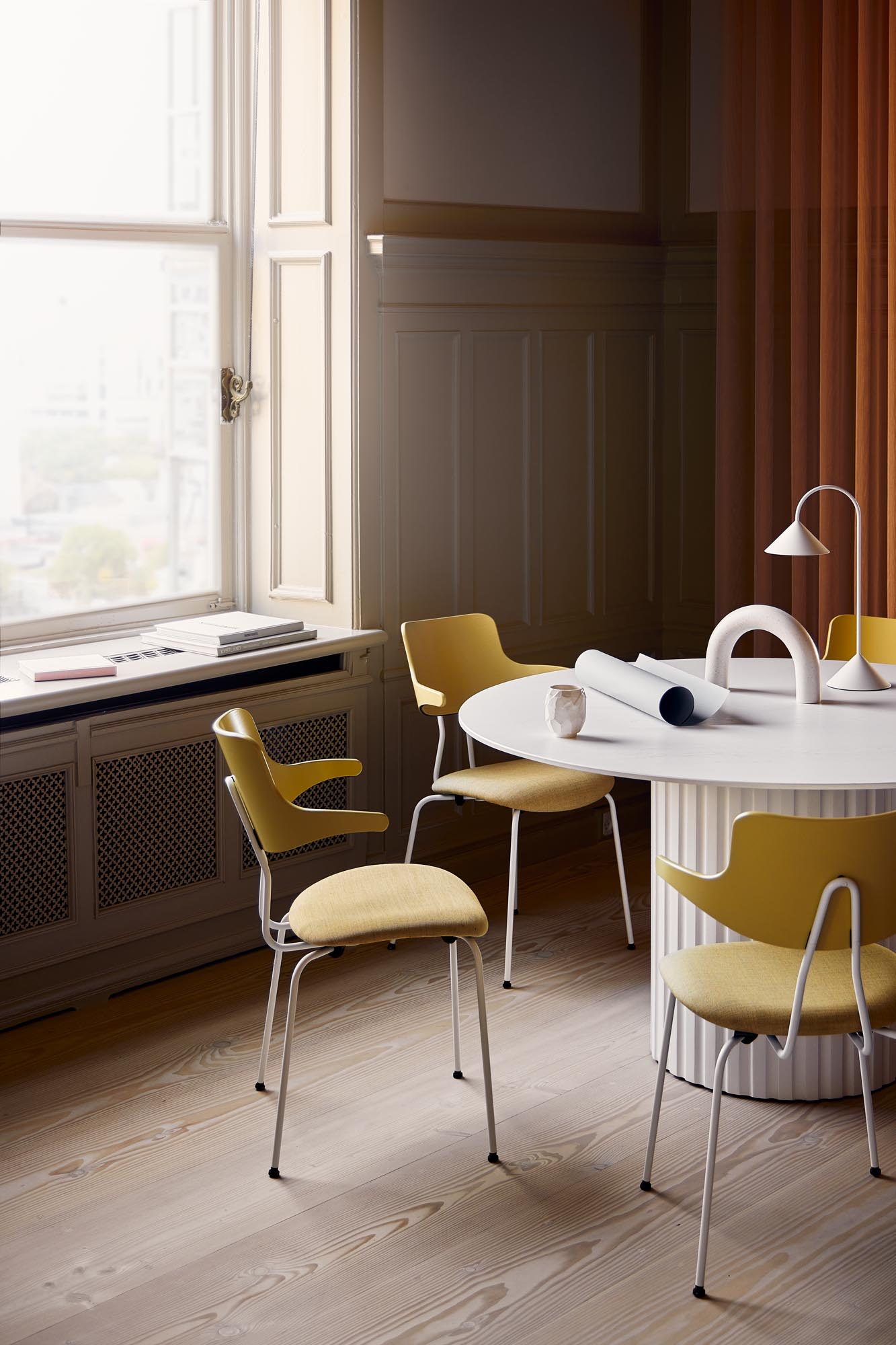 vermund-vl118-meeting-room-chair-modern_white-frame-beige-back-beige-textile-1