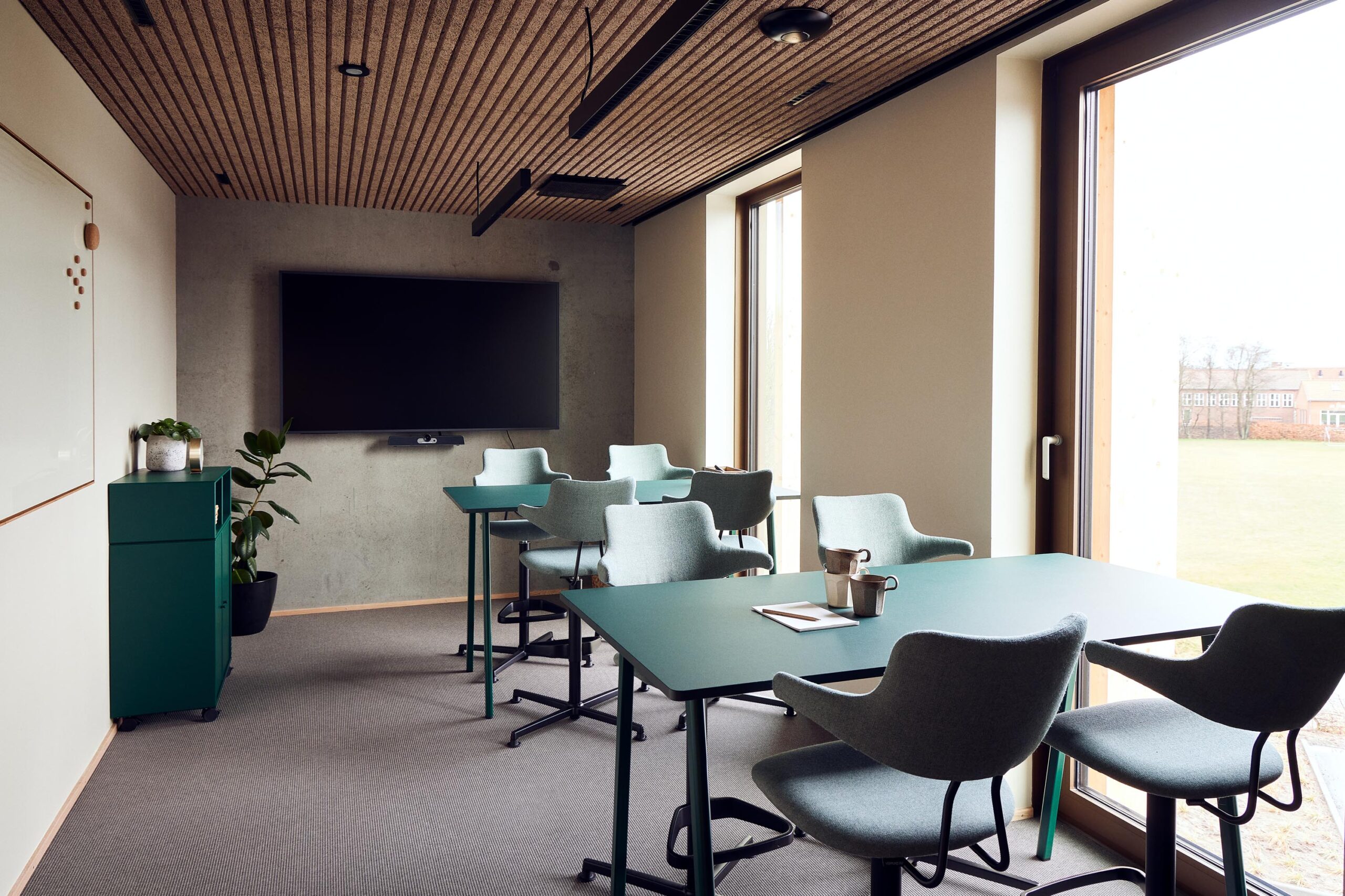 vermund danishexportacademy vl120 black frame green upholstery seat meetingroom 1 scaled