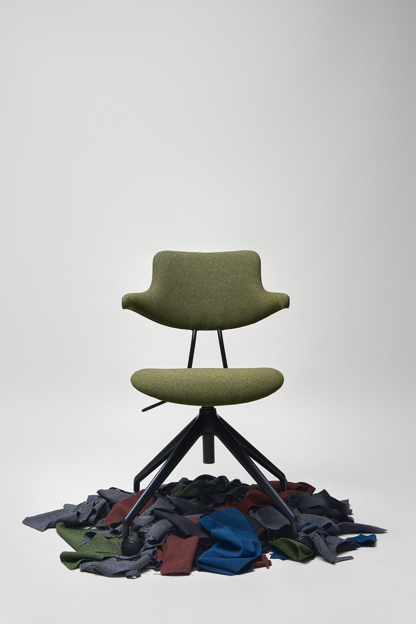 vermund vl119 meeting room chair vision black frame green renewed loop textile 1