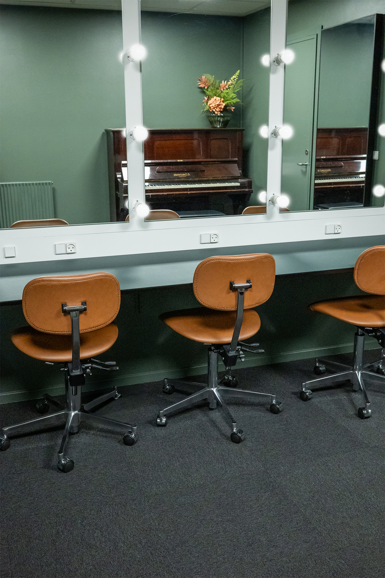 vermund musikhusetesbjerg vl66 cognac leather chrome frame 15