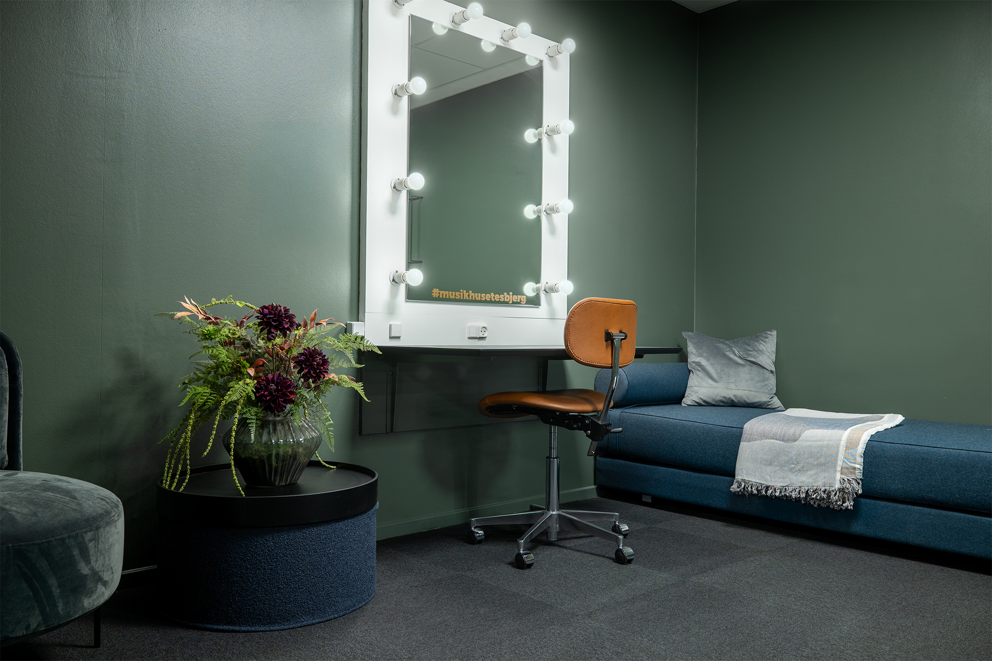 vermund musikhusetesbjerg vl66 cognac leather chrome frame 2