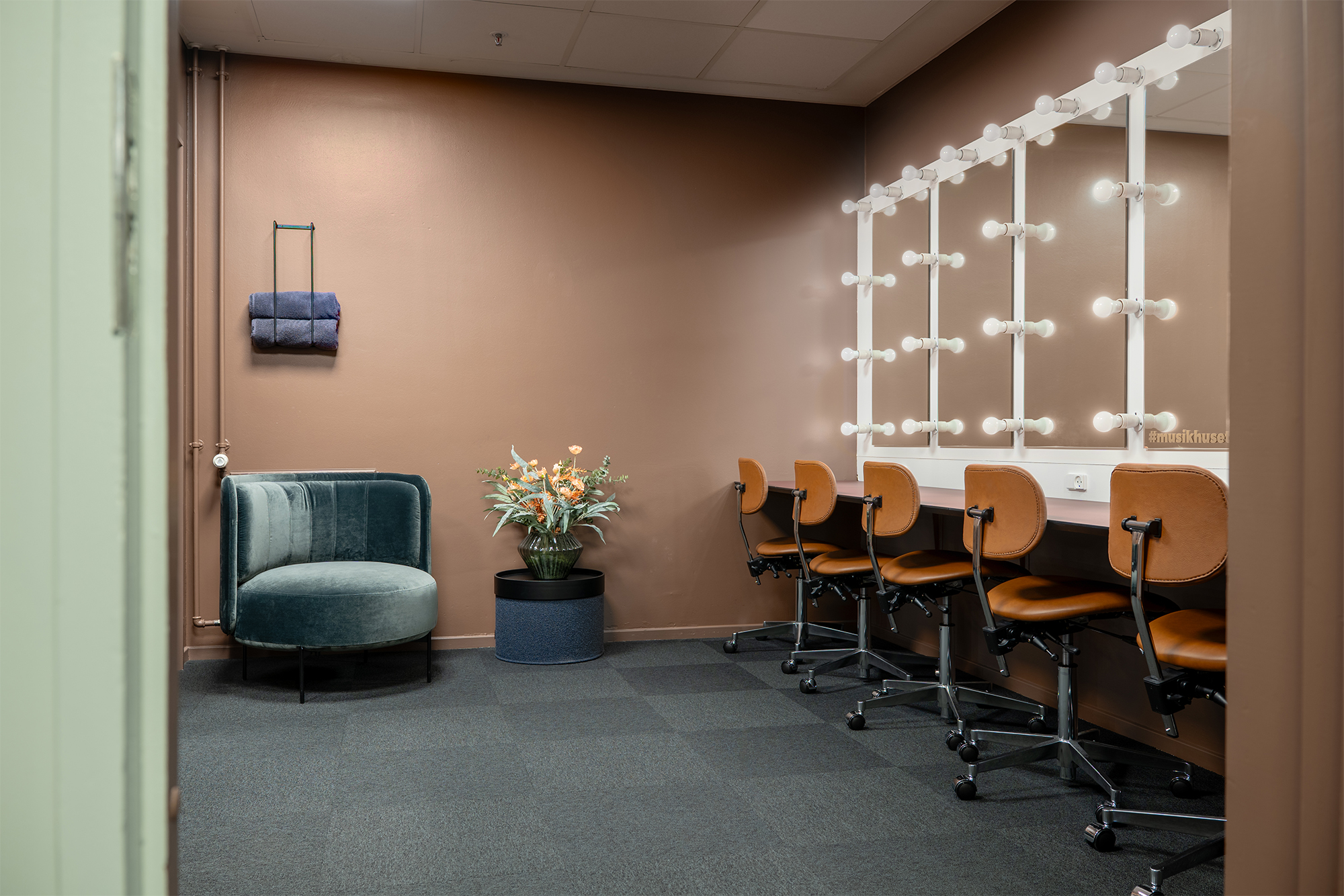 vermund musikhusetesbjerg vl66 cognac leather chrome frame 5