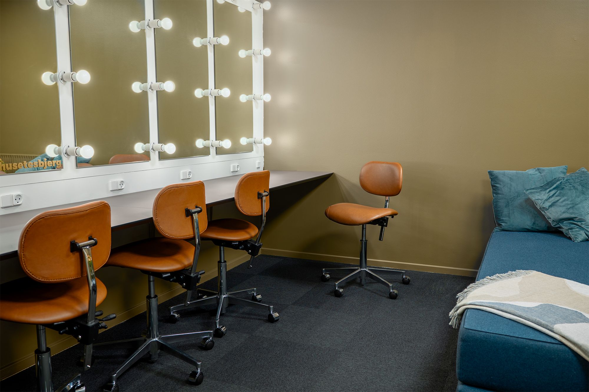 vermund musikhusetesbjerg vl66 cognac leather chrome frame 9