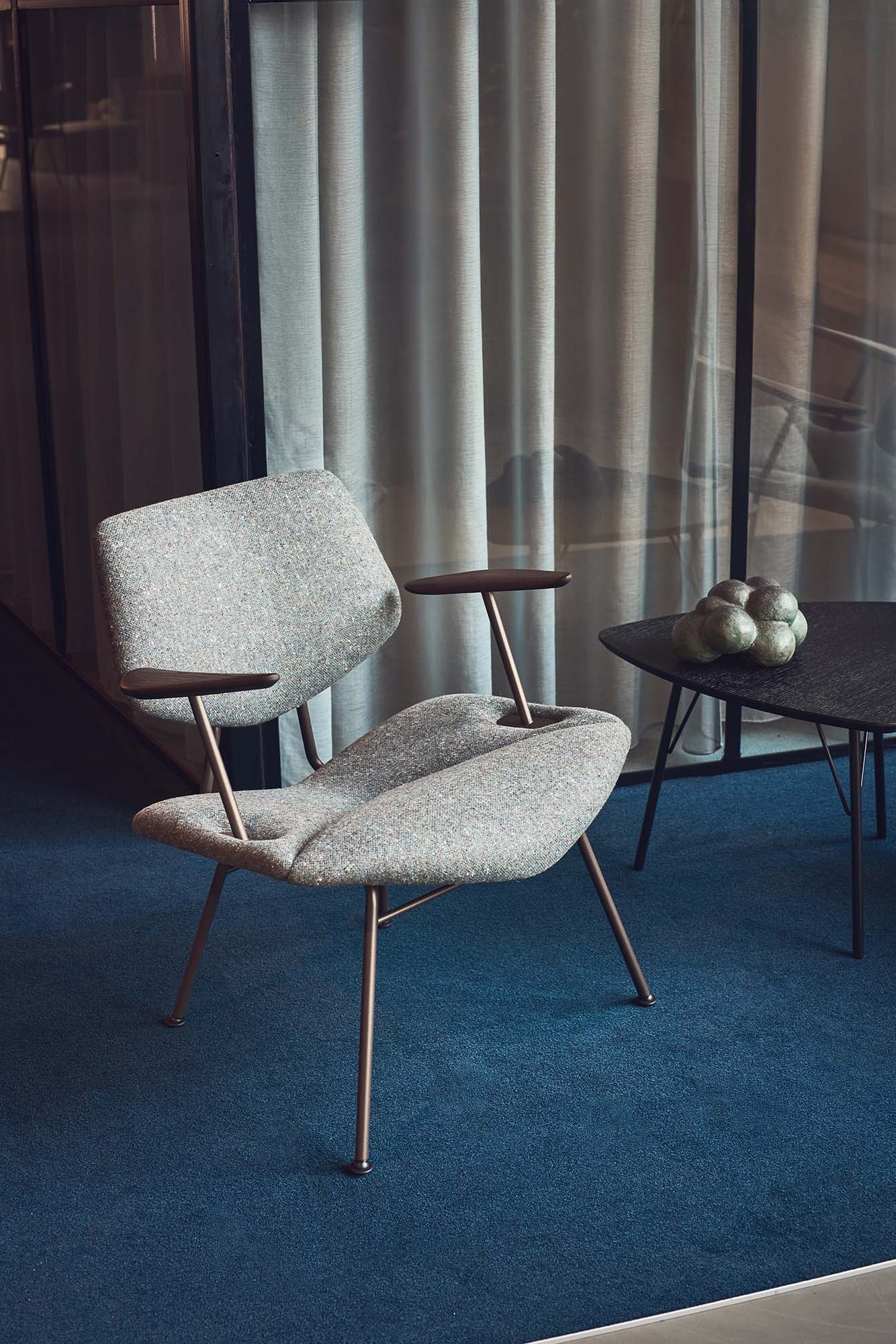 vermund vl135 lounge chair anniversary edition bronze powder frame dotty petroleum textile 2 flip