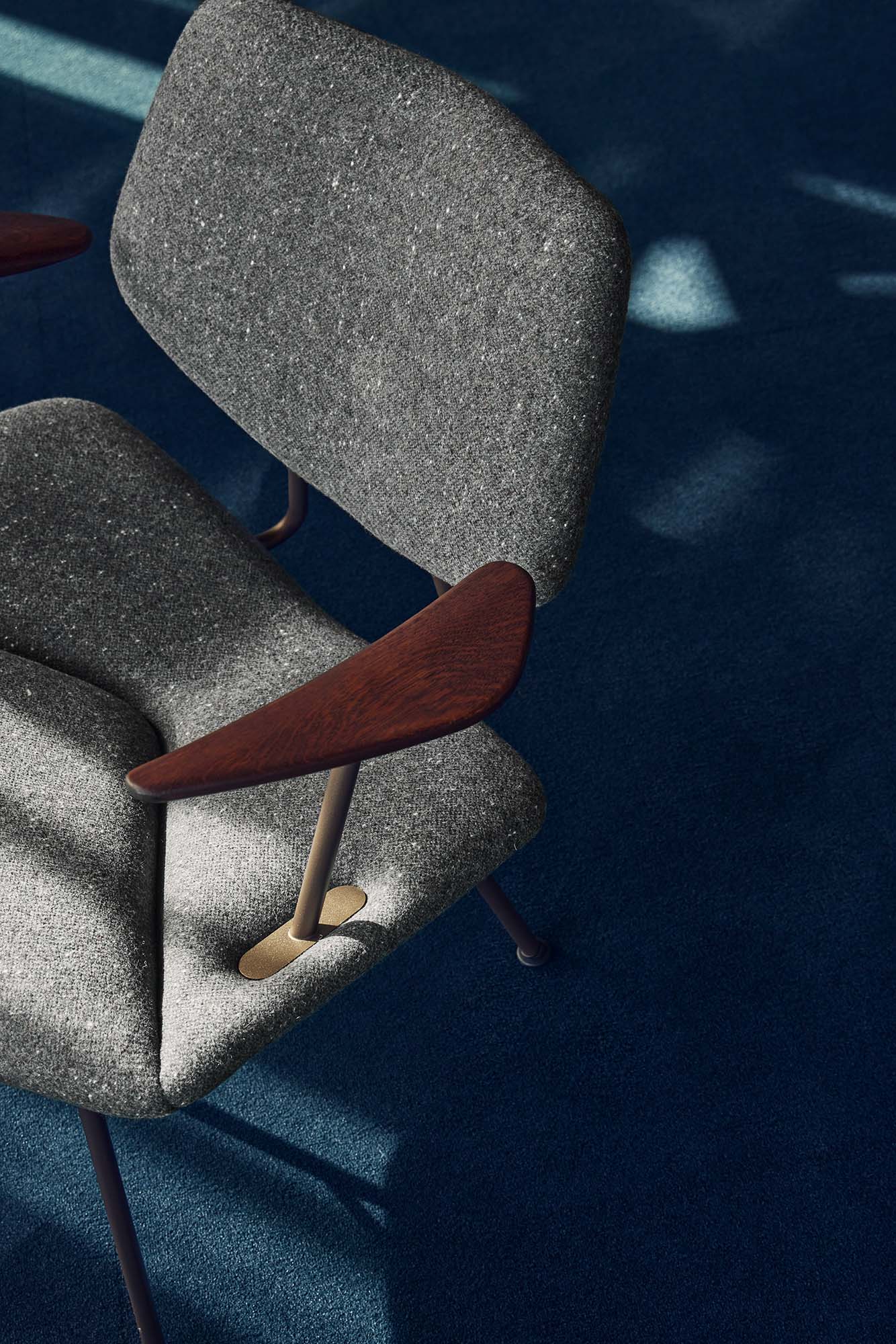 vermund vl135 lounge chair anniversary edition bronze powder frame dotty petroleum textile 5