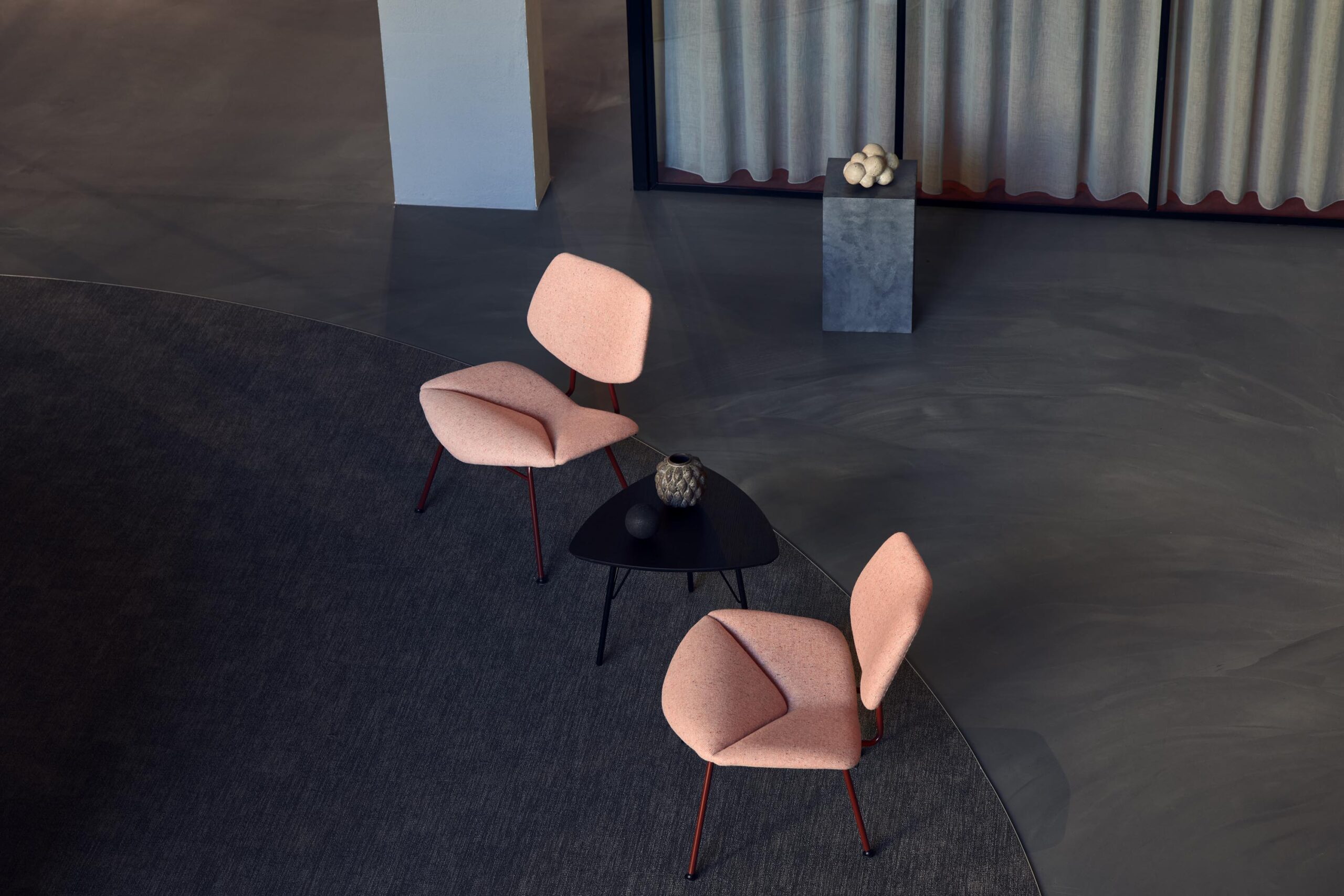 vermund vl135 vl1310 lounge chair and table modern bordeaux frame dotty pink textile 1 scaled