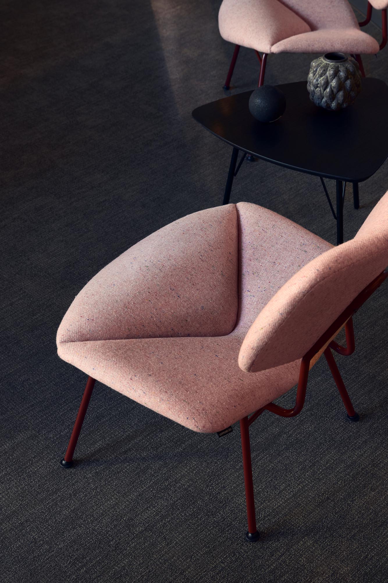 vermund vl135 vl1310 lounge chair and table modern bordeaux frame dotty pink textile 2